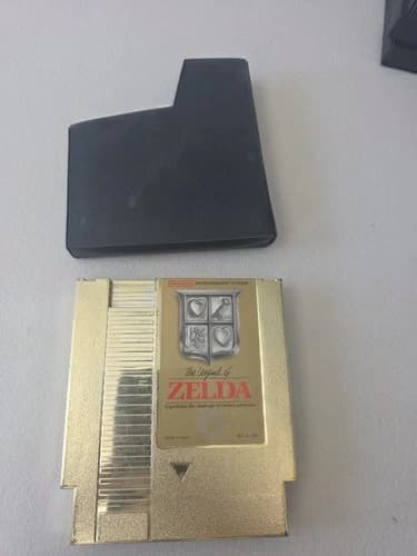 Nintendo The Legend of Zelda Gold Cartridge Nintendo NES 1985 Action Adventure