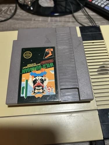 2 NES cartridge games only with Nintendo gun included. Wild gun man, Gumshoe