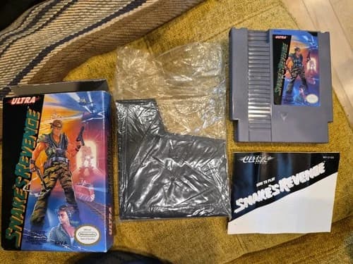 Snake's Revenge Nintendo Entertainment NES Game w/Box Manual Game styrofoam CIB