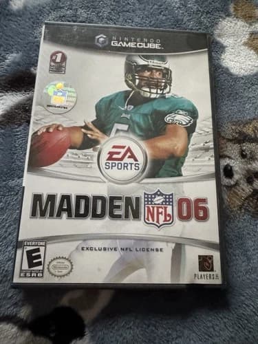 EA SPORTS Madden NFL 06 Nintendo GameCube 2005 Sports Manual (Complete)