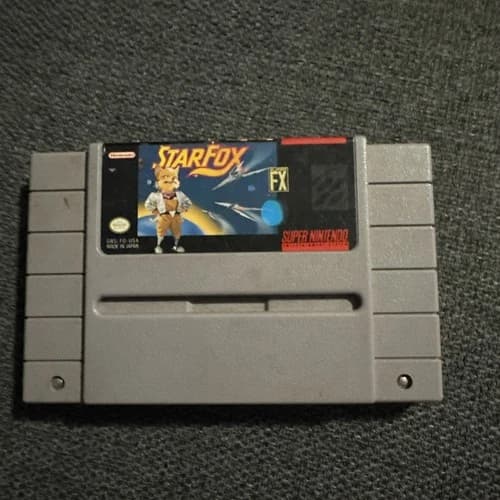 Star Fox (Super Nintendo, 1993) - SNES Cartridge