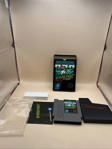 10-Yard Fight Nintendo Entertainment System NES 1985 Complete In Box CIB