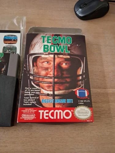 Tecmo Bowl (Nintendo NES) Complete in Box