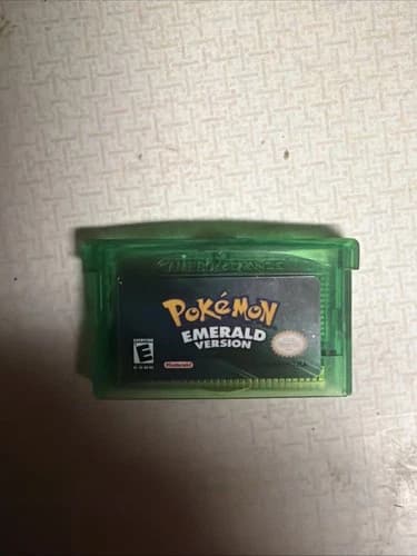 Pokemon Emerald Version Game Boy Advance GBA