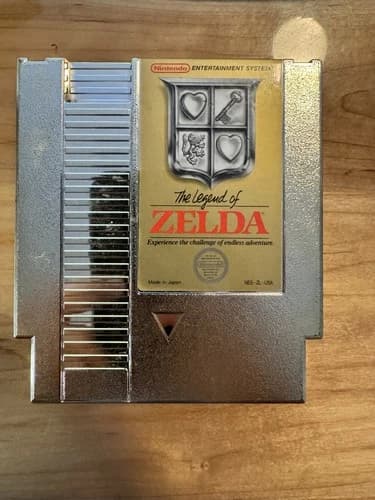 NES The Legend of Zelda Gold Game Cartridge TESTED WORKS