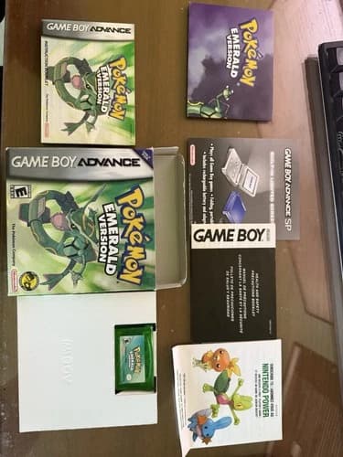 Pokemon Emerald - Nintendo Game Boy Advance Complete In Box CIB