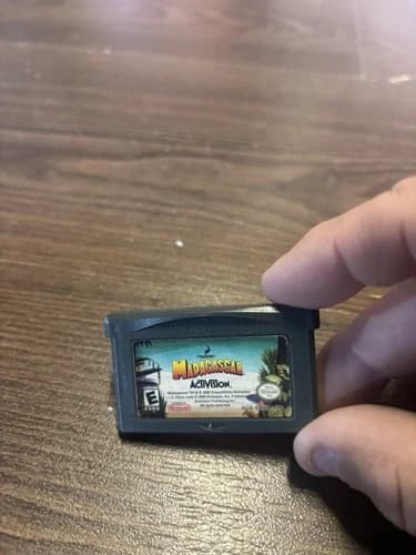 Madagascar (Nintendo Game Boy Advance, 2005) GBA Cartridge Only authentic.