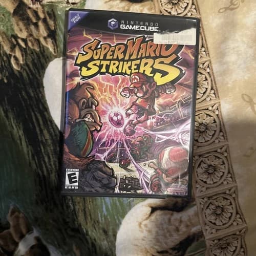 Super Mario Strikers for Nintendo GameCube (GOOD CONDITION) Complete (2005)