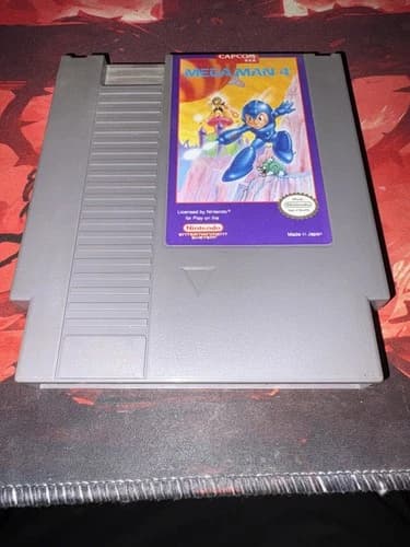 Mega Man 4 (Nintendo Entertainment System NES)