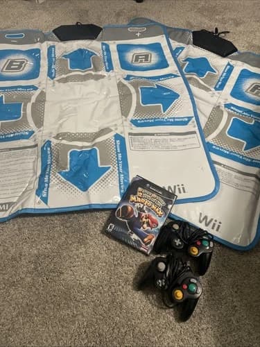 Dance Dance Revolution Mario Mix (Gamecube) with 2 Pads and 2 Controllers