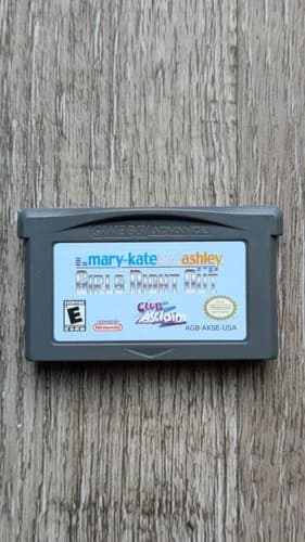 Mary-Kate and Ashley Girls Night Out (Nintendo GameBoy Advance, 2002)